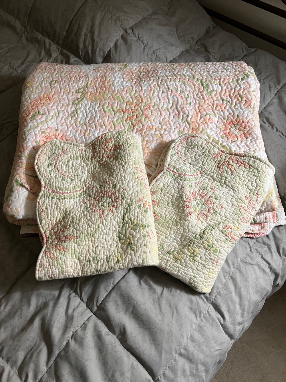 The Cottage Collection Pink Floral Paisley King Quilt & 2 Standard Pillow Shams